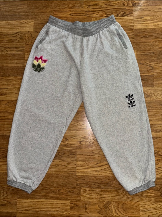 adidas Pants - Adidas Cuffed Jogger Sweatpants Women’s Size XL Gray Multicolor Trefoil HA4367